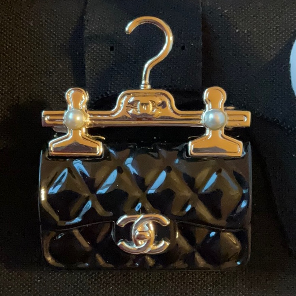 👜 CHANEL HANDBAG  BROOCH 👜 NWT 👜 - Picture 9 of 16